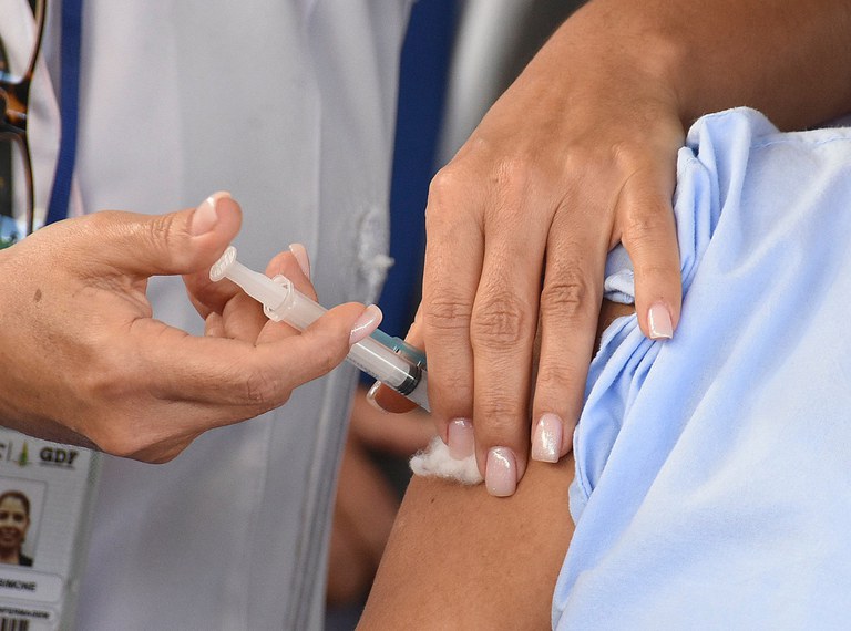 Atualmente, pessoas acima de seis meses de idade podem se vacinar contra a gripe em Goiás | Foto: Secom Governo de Goiás
